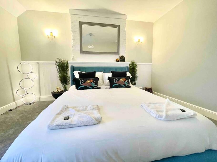 Coastline Retreats - Stunning Sea View Apartment, Netflix Bournemouth Esterno foto
