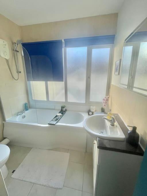Coastline Retreats - Stunning Sea View Apartment, Netflix Bournemouth Esterno foto