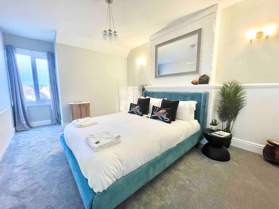Coastline Retreats - Stunning Sea View Apartment, Netflix Bournemouth Esterno foto